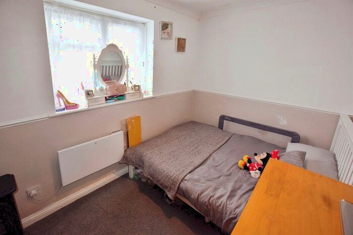 2 Bedroom Flat For Sale In Seaview Avenue, Vange, Basildon, SS16