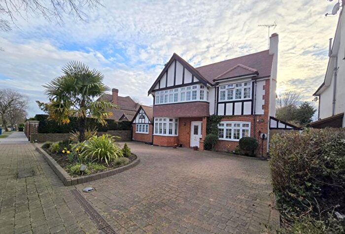 5 Bedroom Detached House For Sale In Bellfield Avenue, Harrow Weald, HA3