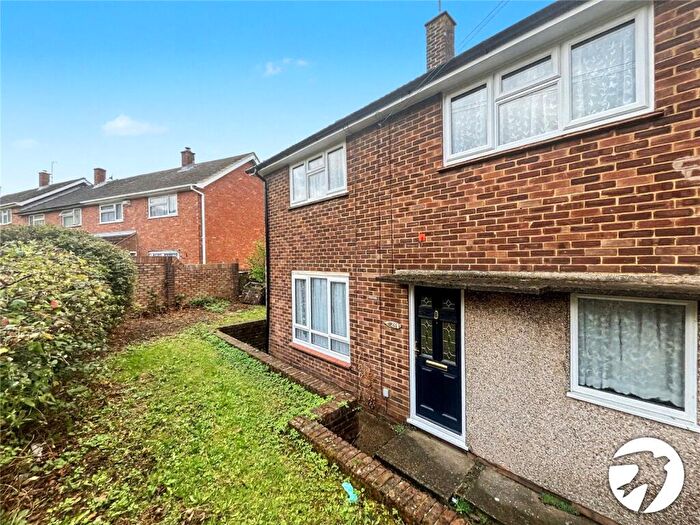 3 Bedroom Semi Detached House For Sale In Pelican Close, Rochester, Kent, ME2