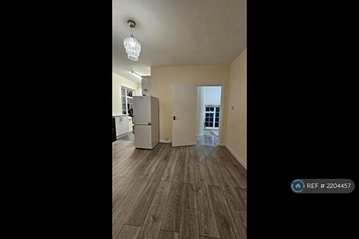 2 Bedroom Maisonette To Rent In Parkfield Avenue, Harrow, HA2