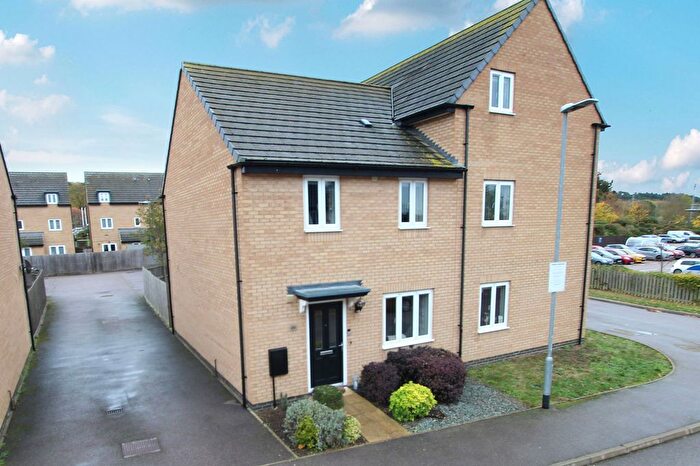 3 Bedroom Semi Detached House For Sale In Centurion Walk, Sandy, SG19