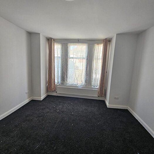 3 Bedroom Flat To Rent In Christchurch Road, Ilford, IG1
