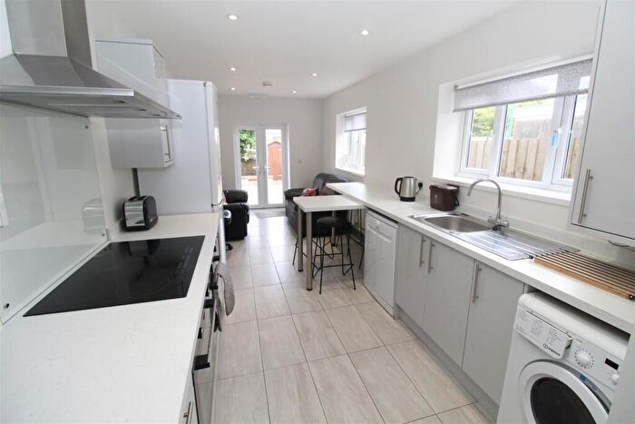 5 Bedroom Private Hall To Rent In Harriet Street, Cathays, Cardiff, CF24