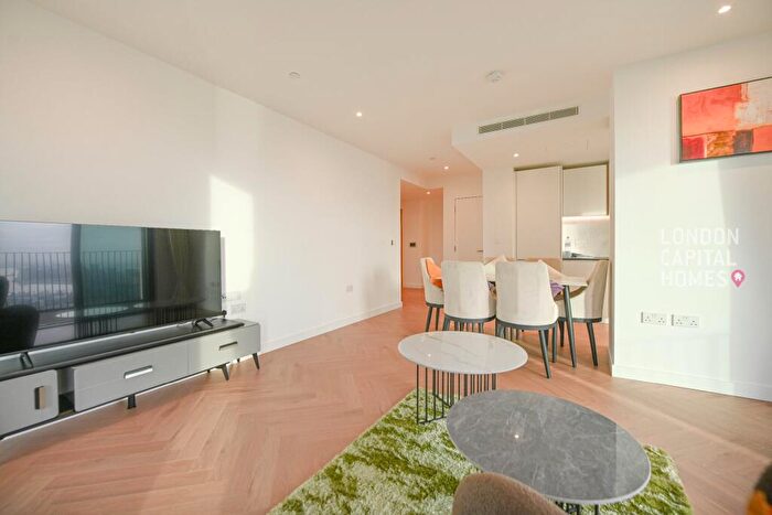 3 Bedroom Apartment To Rent In One Thames Quay, Marsh Wall, London, E14