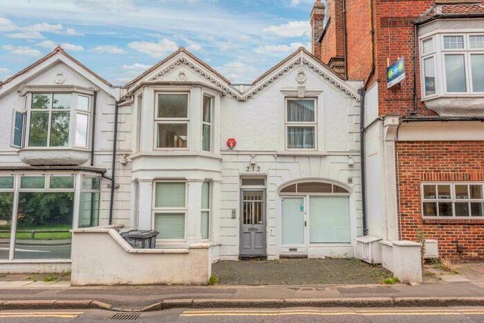 2 Bedroom Flat To Rent In Station Road, Addlestone, KT15