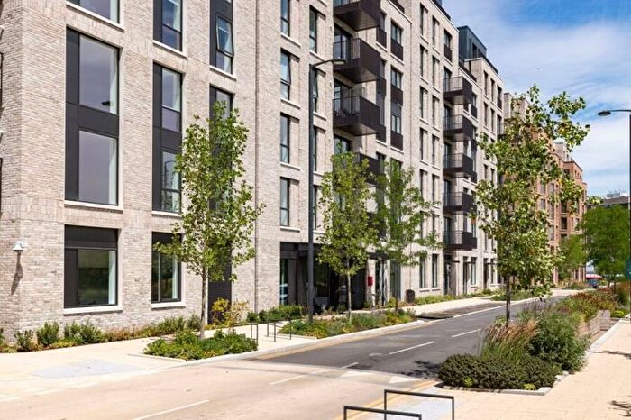 1 Bedroom Flat To Rent In Parkview Avenue, Brent Cross Town, NW2