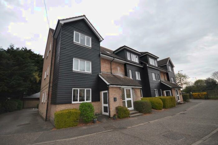 2 Bedroom Apartment To Rent In Brooklands Walk, Chelmsford, Essex, CM2