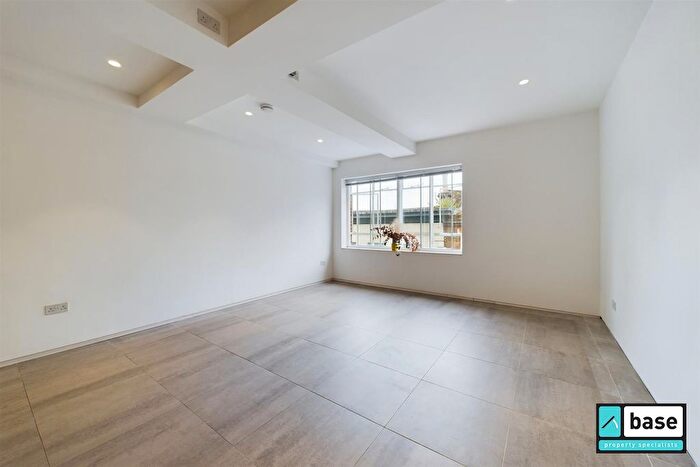 1 Bedroom Flat To Rent In Chance Street, Shoreditch, E2