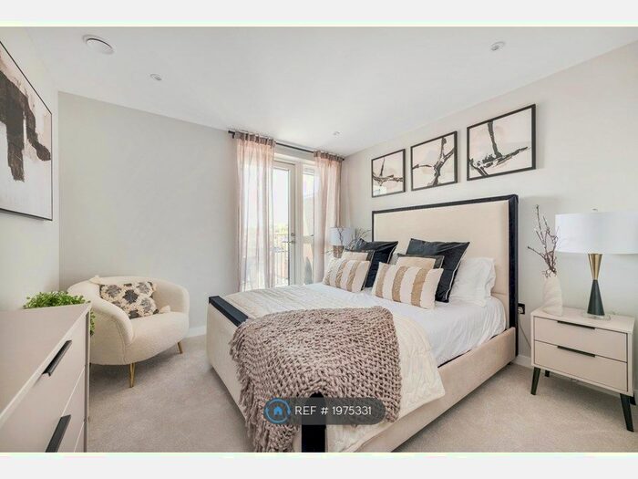 3 Bedroom Flat To Rent In Gladstone Park Gardens, London, NW2