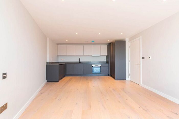 2 Bedroom Flat To Rent In Tottenham Lane, London, N8