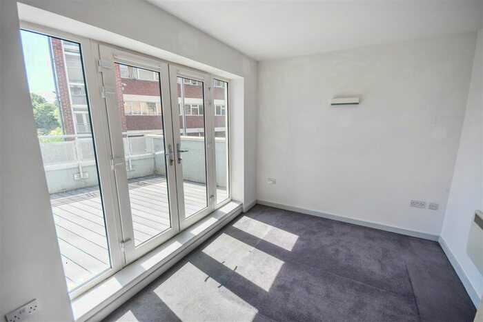 1 Bedroom Flat To Rent In London Road, Brentford, TW8