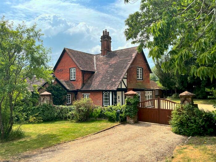 4 Bedroom Detached House For Sale In Salisbury Road, Sherfield English, Romsey, Hampshire, SO51
