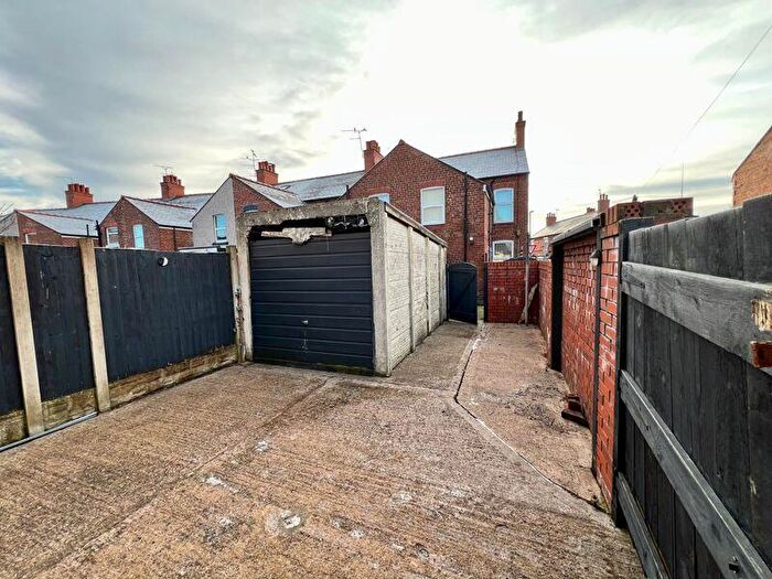 3 Bedroom End Of Terrace House For Sale In Smithfield Road, Wrexham, LL13