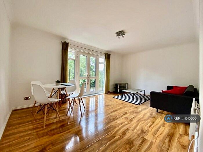 2 Bedroom Flat To Rent In Albany Road, London, SE5