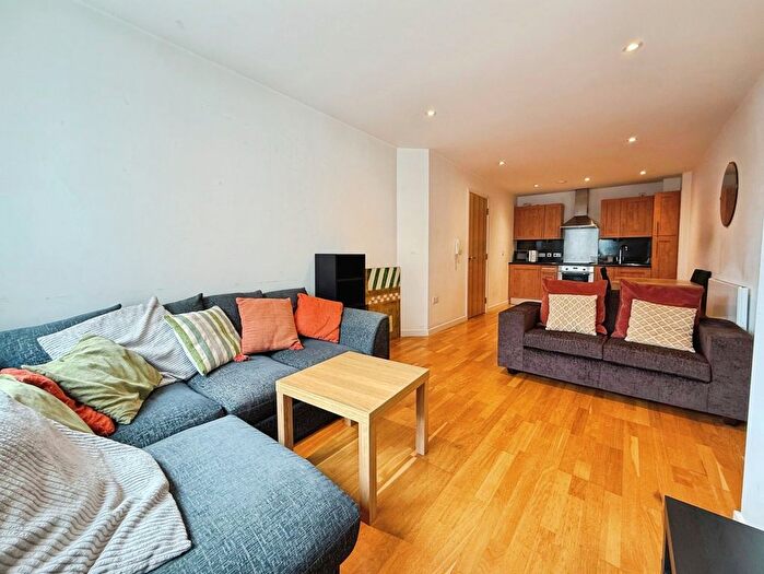 1 Bedroom Flat To Rent In Gateway North, Crown Point Road, Leeds, LS9