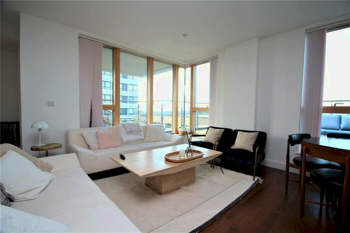 2 Bedroom Flat To Rent In The Causeway, Goring-by-Sea, Worthing, West Sussex, BN12