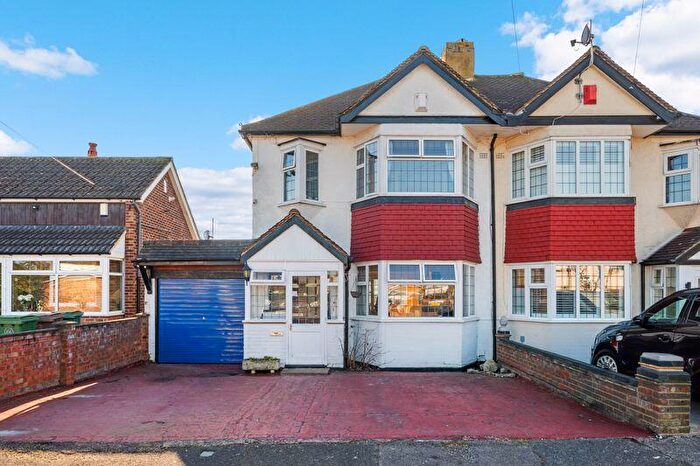 3 Bedroom Semi Detached House For Sale In Amesbury Close, Worcester Park, KT4