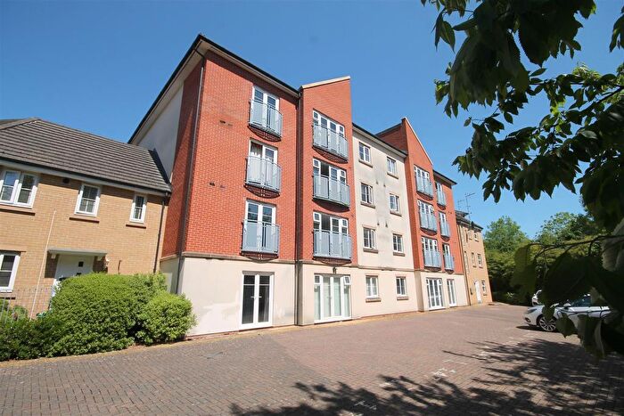 2 Bedroom Flat To Rent In Whistle Road, Mangotsfield, Bristol, BS16