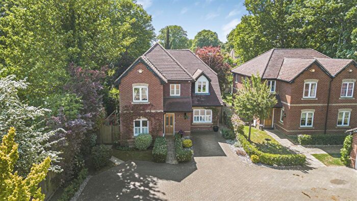 4 Bedroom Detached House For Sale In Copse End, Caversham, RG4