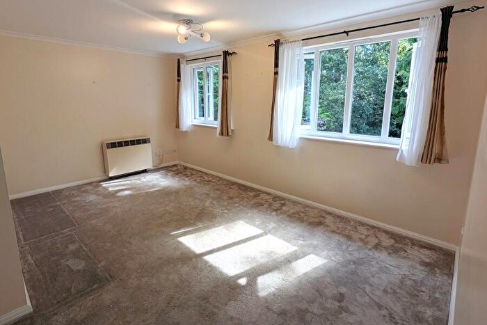 2 Bedroom Apartment To Rent In Knaphill, Surrey, GU21