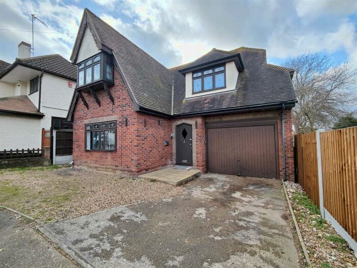 4 Bedroom Detached House To Rent In Highcliff Road, Benfleet, SS7