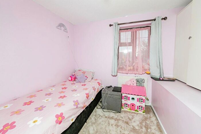 3 Bedroom End Of Terrace House For Sale In Harrington Close, Lower Earley, Reading, RG6