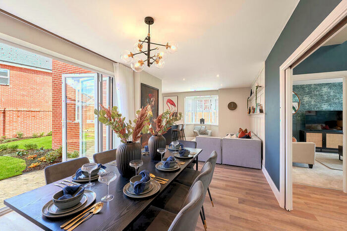 4 Bedroom Detached House For Sale In Park Ln, Finchampstead, Wokingham, RG40