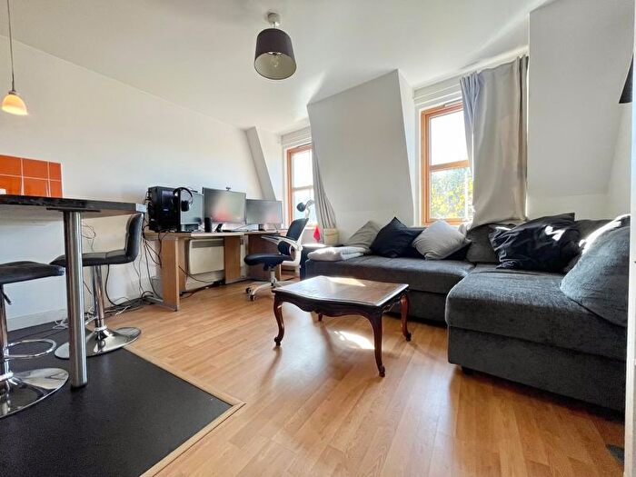 1 Bedroom Flat To Rent In Hendre Road, SE1