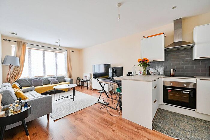 2 Bedroom Flat For Sale In Drayton Green Road, Ealing, London, W13