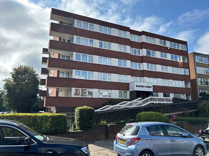 3 Bedroom Flat To Rent In Ballards Lane, Finchley Central, London, N3