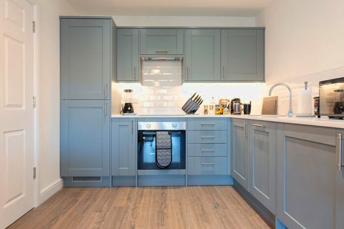 2 Bedroom Apartment To Rent In North Road, Cardiff, CF10