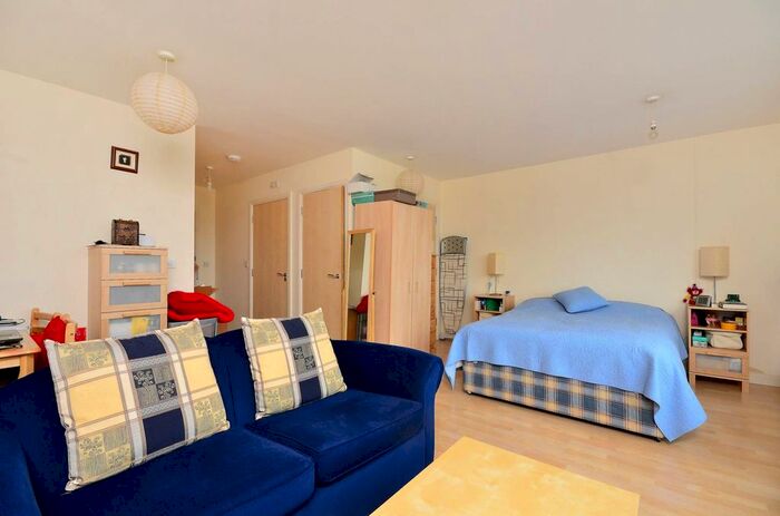 Studio To Rent In Victoria Road, North Acton, London, W3