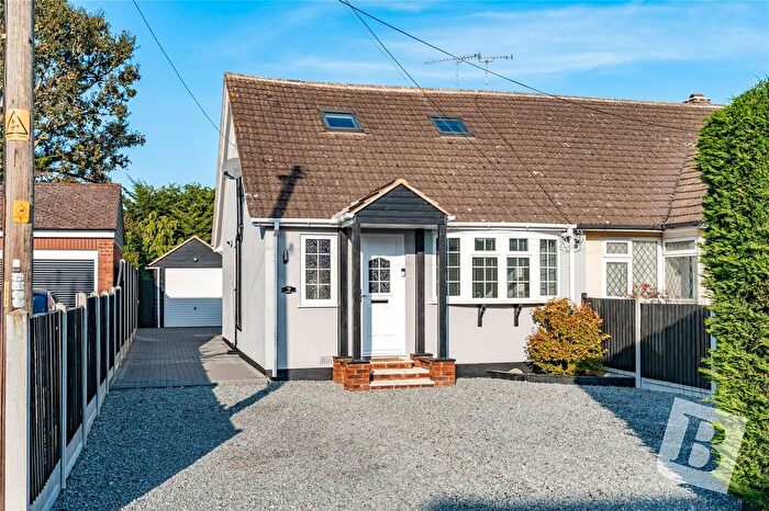 3 Bedroom Semi-detached House For Sale In Harpers Lane, Doddinghurst, Brentwood, Essex, CM15