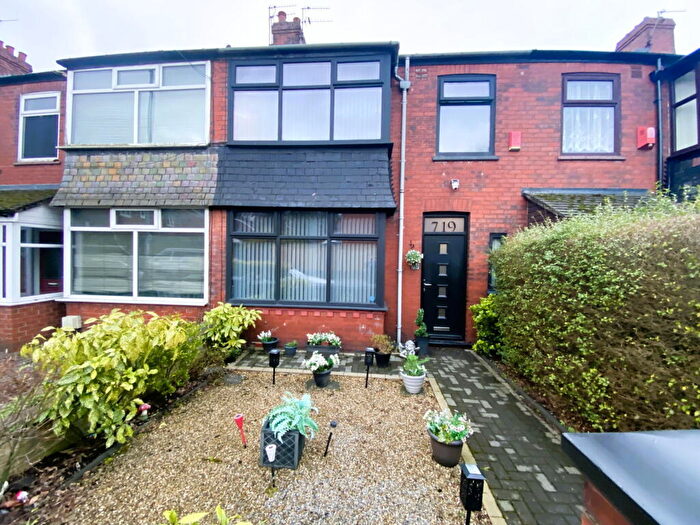 3 Bedroom Town House For Sale In Middleton Road, Chadderton, Oldham, OL9