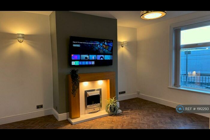 3 Bedroom Terraced House To Rent In Woodside Road, Bradford, BD12