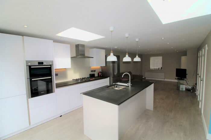 3 Bedroom Detached House To Rent In Chivalry Road, London, SW11