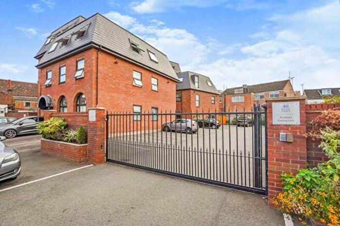 2 Bedroom Apartment For Sale In West Street, Dunstable, LU6