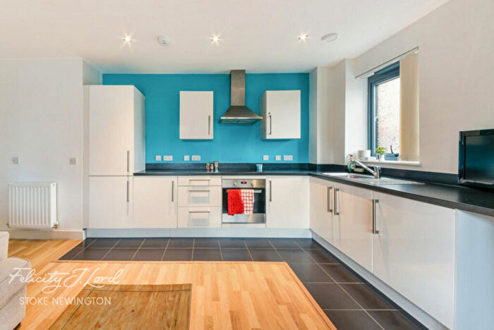 2 Bedroom Flat For Sale In Lake House, Green Lanes Walk, London, N4