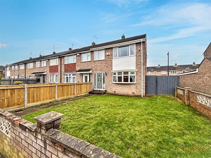 3 Bedroom End Of Terrace House For Sale In Newtondale, Hull, HU7