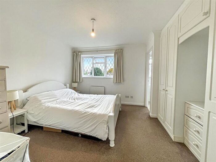3 Bedroom Detached House For Sale In Sedgefield Close, Sonning Common, RG4