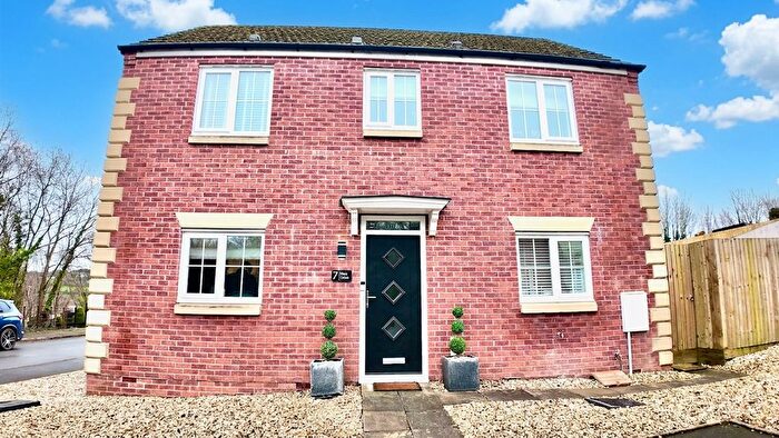 3 Bedroom Detached House For Sale In Field Close, Pontllanfraith, NP12