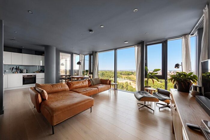 2 Bedroom Apartment For Sale In City North Place London, N4
