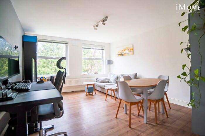 2 Bedroom Flat For Sale In Versailles Road, London, SE20