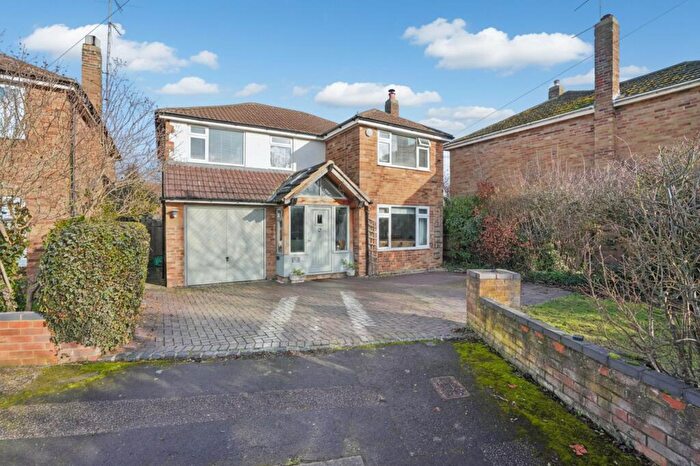 4 Bedroom Detached House For Sale In North Avenue, Abingdon, OX14