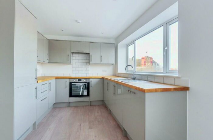 2 Bedroom Apartment To Rent In High Street, Banstead, Surrey, SM7