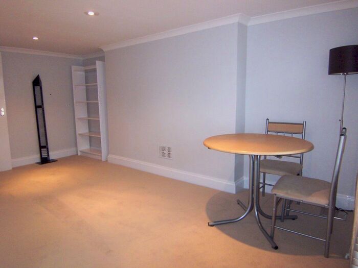1 Bedroom Flat To Rent In Brighton Road, Surbiton, KT6