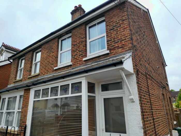 1 Bedroom Flat To Rent In Victoria Road, Earlswood, RH1