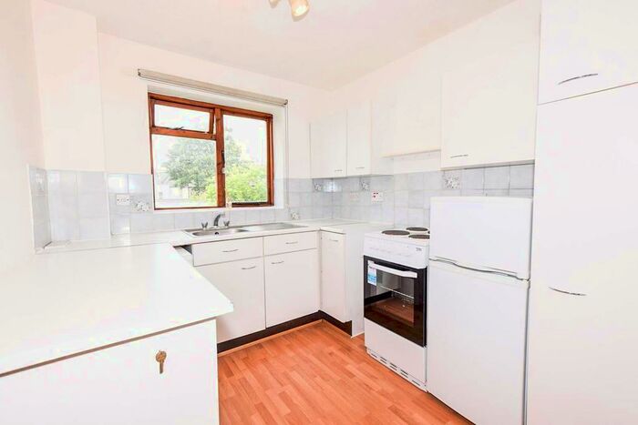 1 Bedroom Flat To Rent In University Road, Colliers Wood, SW19