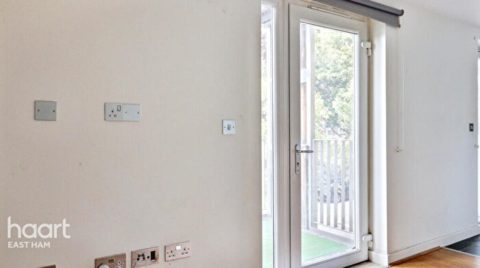 1 Bedroom Flat For Sale In Walton Road, London, E12