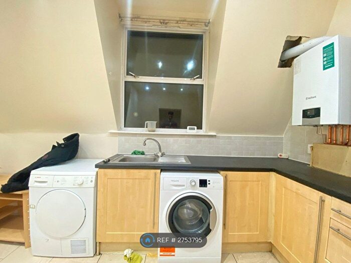 2 Bedroom Flat To Rent In Cranbrook Road, Ilford, IG1